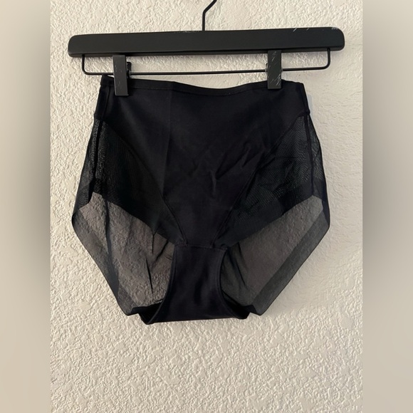 Leonisa Undetectable Comfy Shaper Panty Size M - Picture 3 of 7